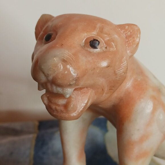 Red and White Jade Asian Tiger Sculpture - Picture 2 of 13